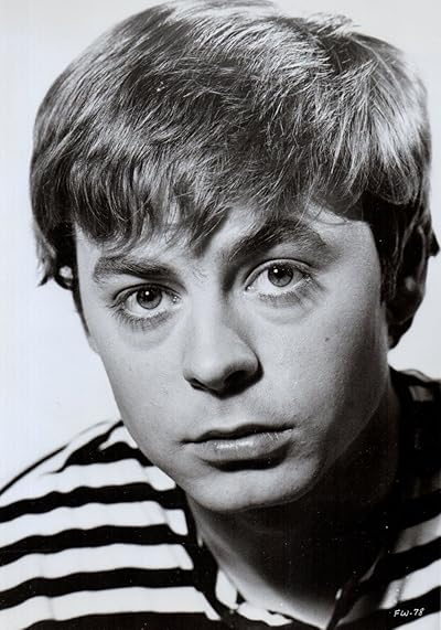 Hywel Bennett